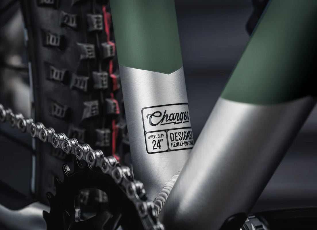 Charger 24 - Forest Green/Brushed