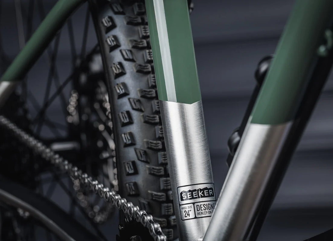 Seeker 24 - Forest Green/Brushed